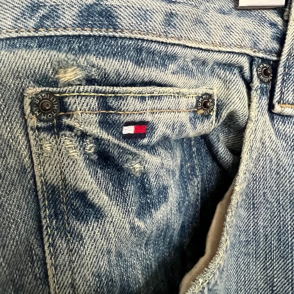 Tommy Hilfger Relax Fit Jeans - Picture 3 of 8